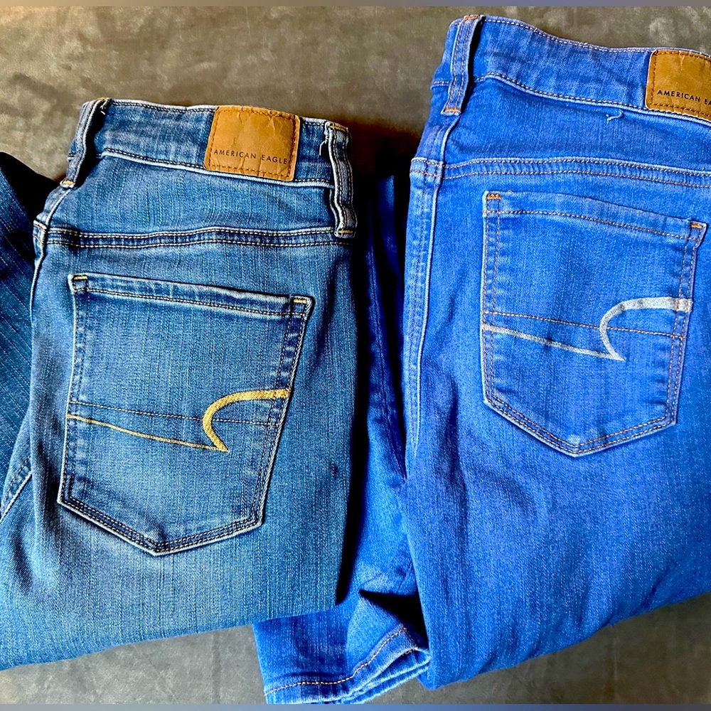 2x Non-Ripped American Eagle Skinny Jeans (Both Size 4)